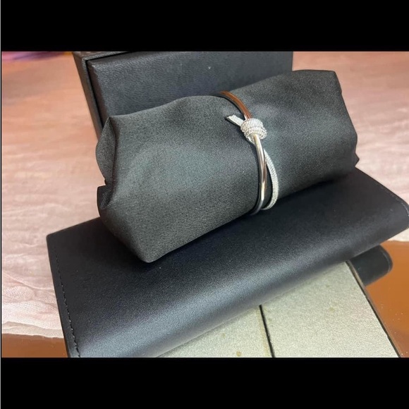 STUNNING SILVER TIFFANY-INSPIRED BRACELETš - Picture 2 of 5